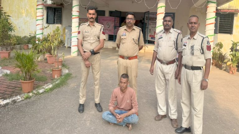रायगढ़: आंखों पर पट्टी बांधकर प्रोफेसर का अपहरण, UPI से ट्रांसफर कराए 1 लाख रुपए; एक आरोपी पुलिस हिरासत में