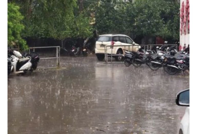 छत्तीसगढ़: बदला मौसम का मिजाज, कहीं हुई बारिश तो कहीं गिरे ओले; आज भी 29 जिलों में आंधी-बारिश का अलर्ट