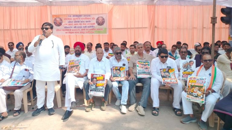 रायपुर: वोट चोरी के खिलाफ INDIA गठबंधन का प्रदर्शन; राज्यपाल को सौंपा ज्ञापन