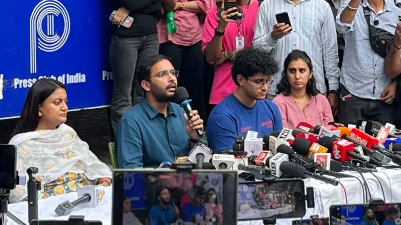 ‘देश में इमरजेंसी जैसे हालात, सरकार अपने लोगों से जंग लड़ रही‘; CJP लीडर बोले- हमें फ्लाइट से किडनैप किया गया