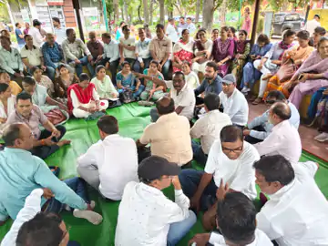 छत्तीसगढ़: पटवारियों की हड़ताल आज भी जारी, PV ऐप से फसल जांच में दिक्कतें, तबादले-सस्पेंशन से नाराज; वेतन बढ़ाने और प्रमोशन की भी मांग