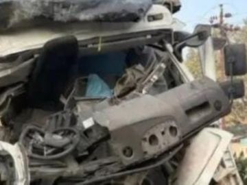 कोरबा: हाइवा और ट्रेलर की आमने-सामने टक्कर,  हाइवा चालक की मौके पर ही मौत; काफी मशक्कत के बाद  निकाला गया केबिन में फंसे ड्राइवर का शव