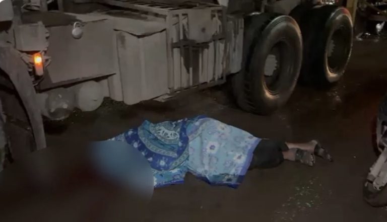 छत्तीसगढ़: अनियंत्रित होकर सड़क पर गिरी स्कूटी, ट्रेलर के पहिए के नीचे आने से कारोबारी की मौत; सड़क की जर्जर हालत को लेकर लोगों में आक्रोश